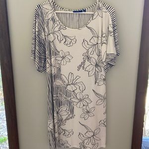Apt 9 women’s dress size small